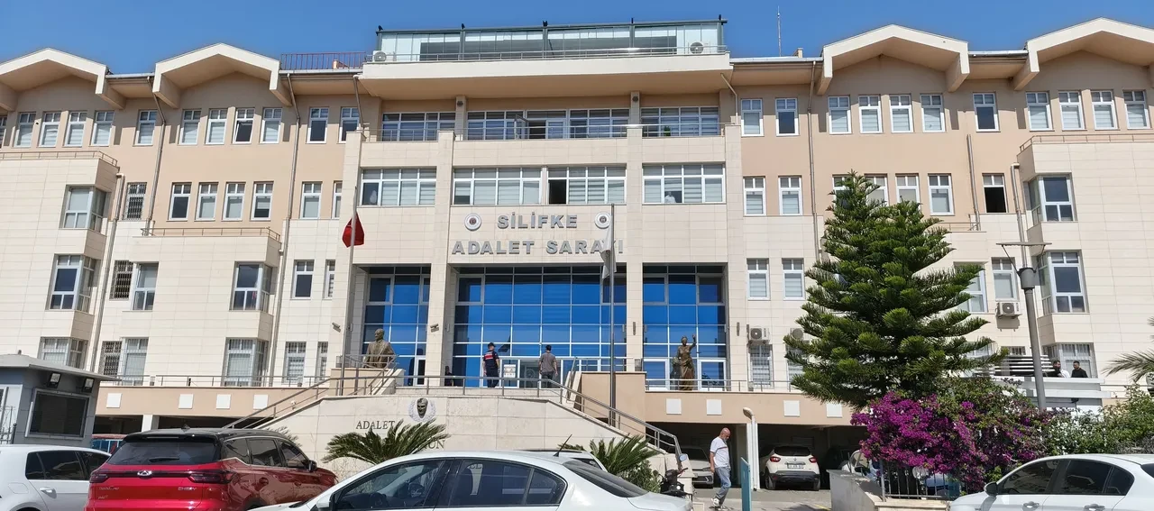 Mersin Silifke Belediyesi'ne operasyon: Belediye Başkanı Mustafa Turgut ve 7 kişi tutuklandı