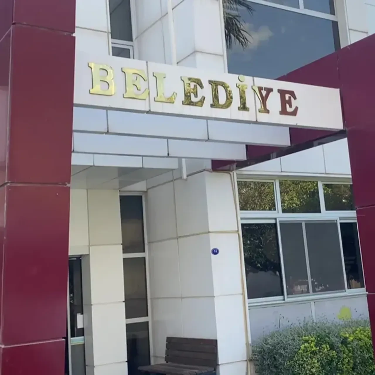 Seferihisar Belediyesi rüşvet soruşturmasında imar müdürü de gözaltına alındı