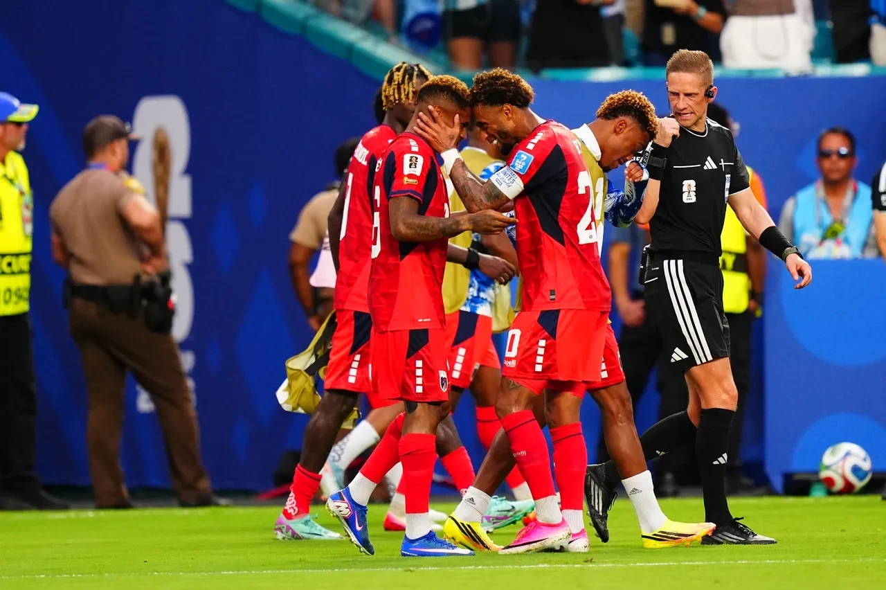 Yeşil Burun Adaları tarih yazıyor! Muslera'nın hatası Uruguay'ı yaktı