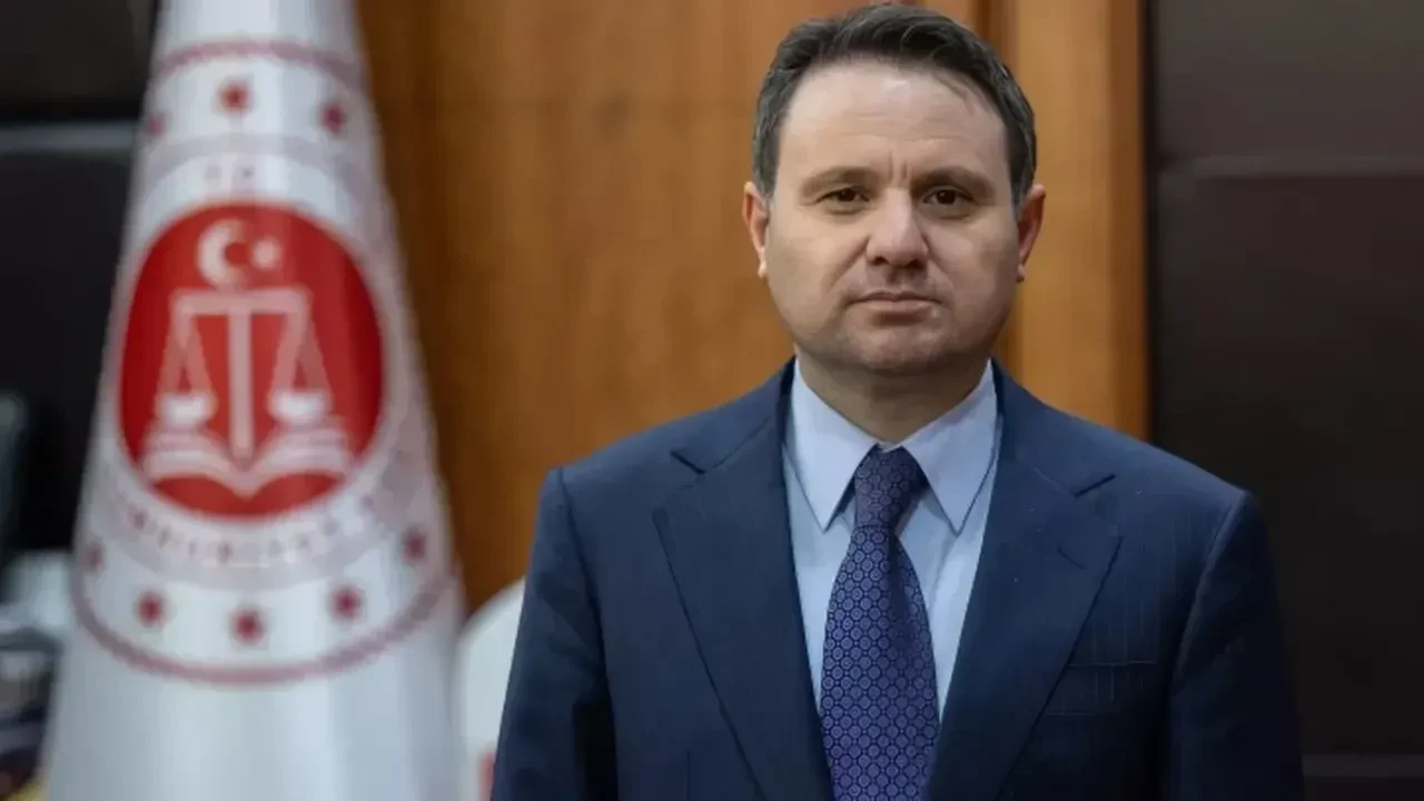 Bakan Gürlek duyurdu! Akaryakıt sektörüne operasyon: 10 şirkete kayyum atandı