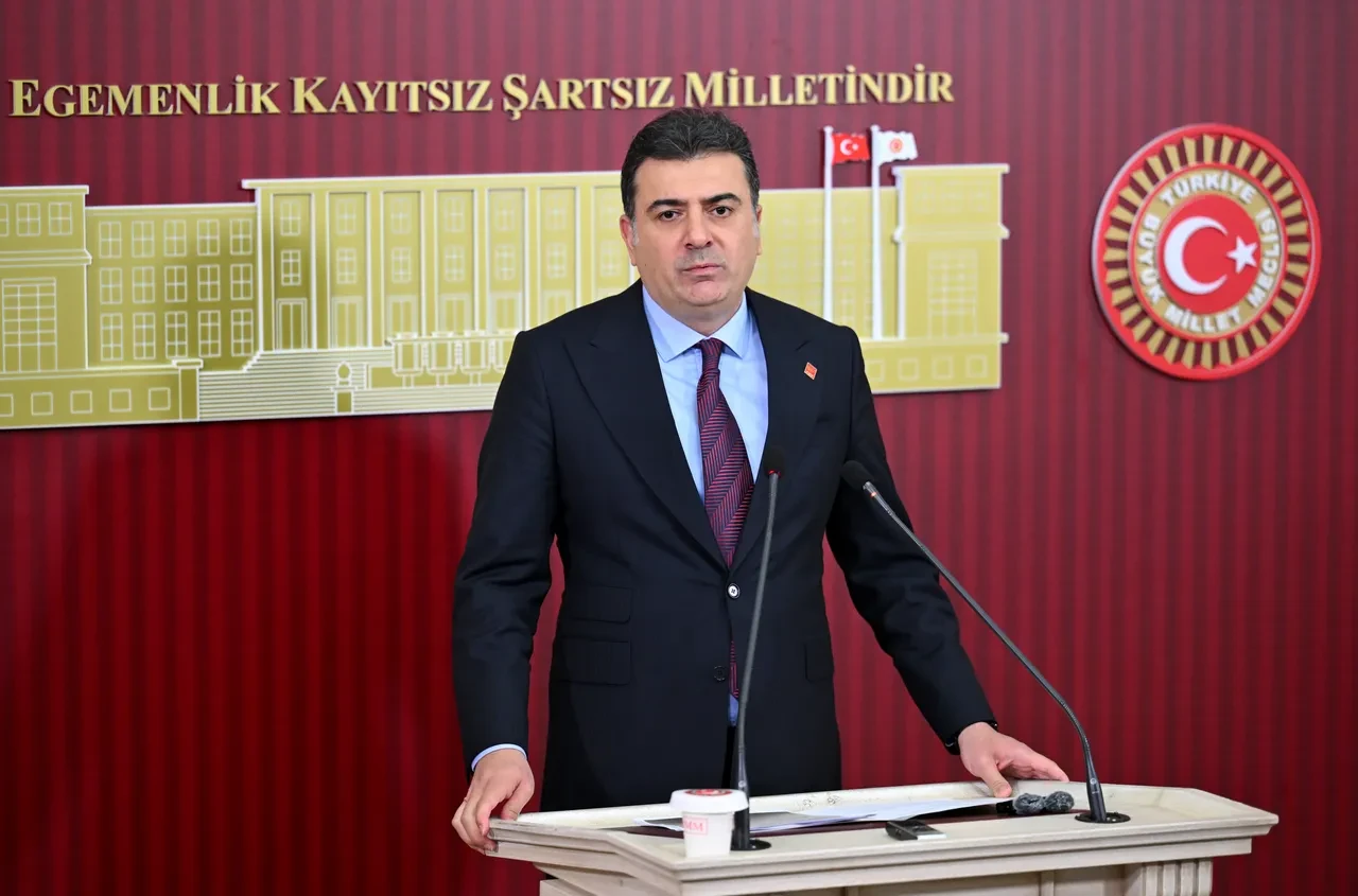 CHP'de iki ayrı program: Kılıçdaroğlu genel merkezde, Özgür Özel Meclis'te toplantı yapacak