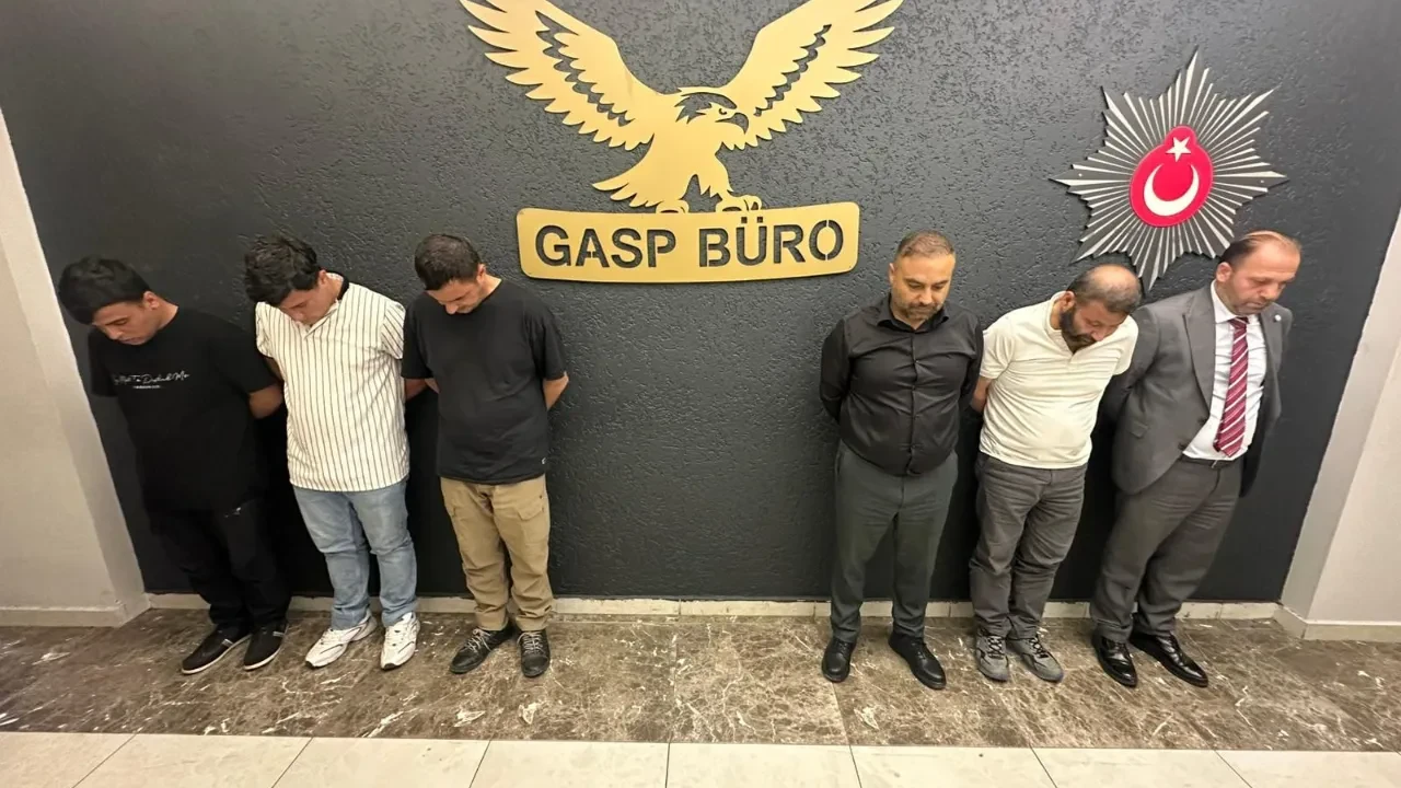 Cumhur İttifakı Ocakları Genel Başkanı’yım deyip denetim yapmıştı: Ters kelepçe ile götürüldü
