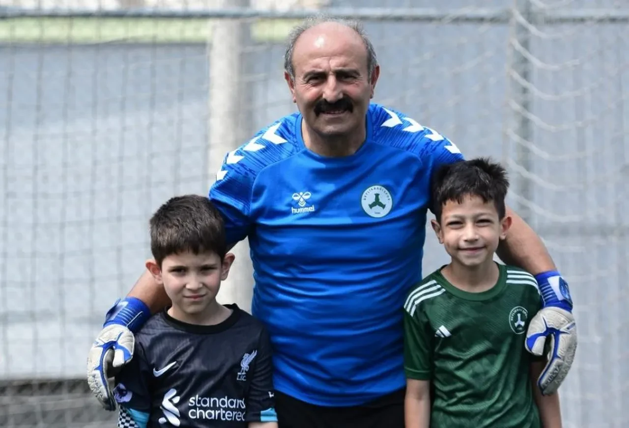 Gebze Beylikbağı Spor'un kaleci antrenörü transfer paylaşımı çok yanlış anlaşıldı! Kısa sürede meşhur oldu