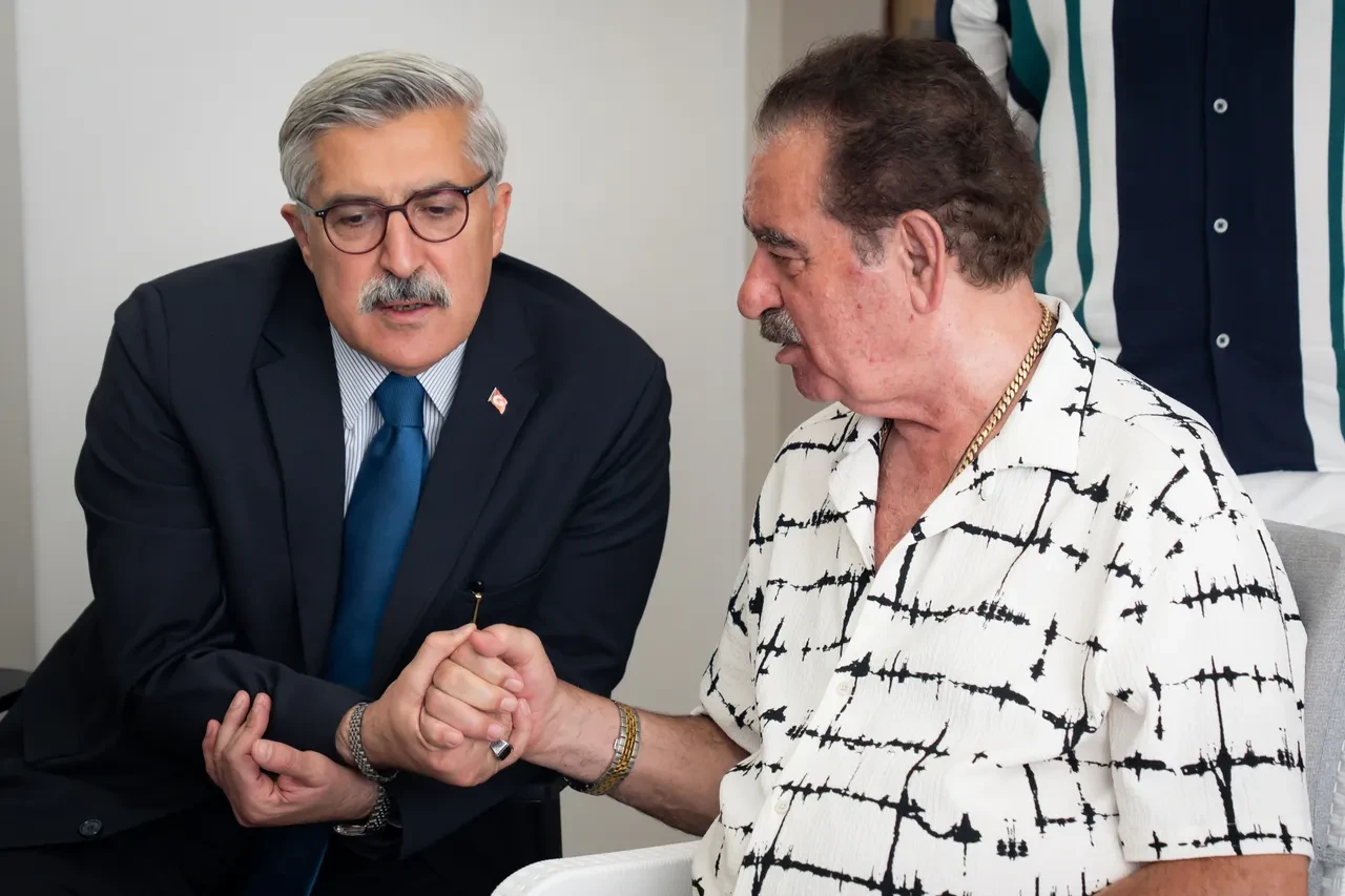 Hüseyin Yayman'dan İbrahim Tatlıses'e ziyaret: 'Süperim' mesajı verdi