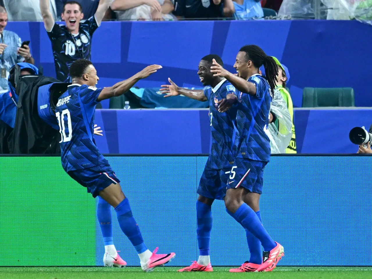 Mbappe Irak karşısında şov yaptı! Fransa turu garantiledi