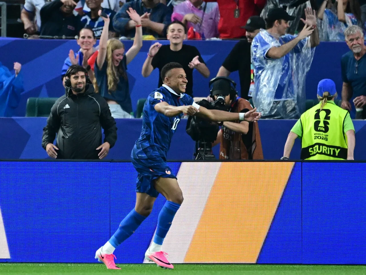 Mbappe Irak karşısında şov yaptı! Fransa turu garantiledi