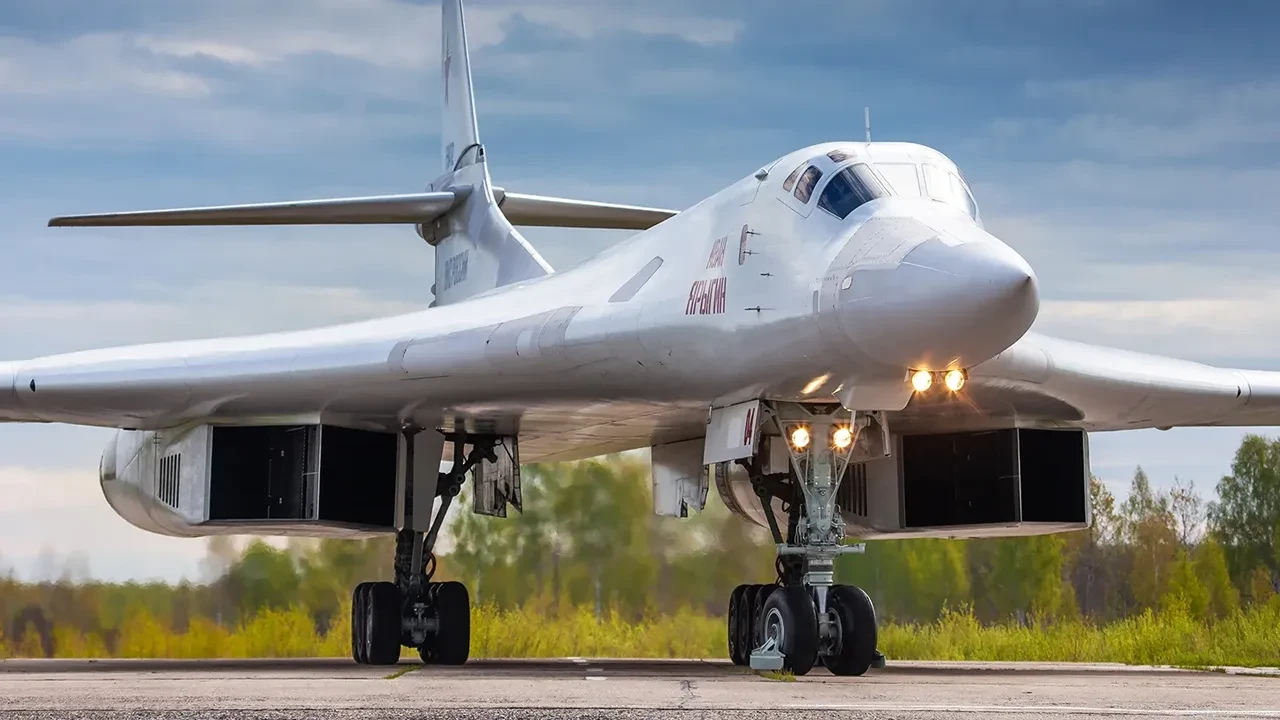 Rus Tu-160 bombardıman uçağı havalandı! Rusya'dan Avrupa'yı tedirgin eden hamle