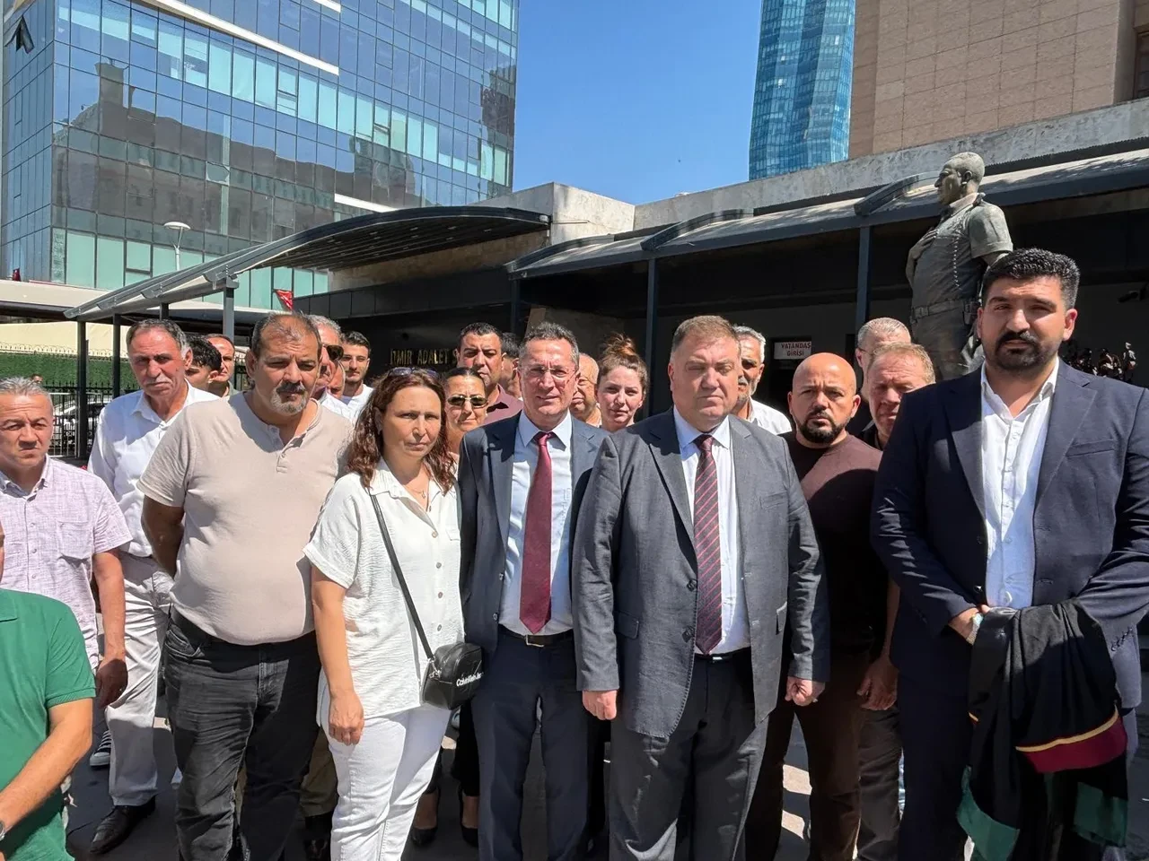 Taksiciyi katledip, araçta uyuşturucu partisi yapmıştı! Cani katil mahkemede kendini bakın kendini nasıl savundu