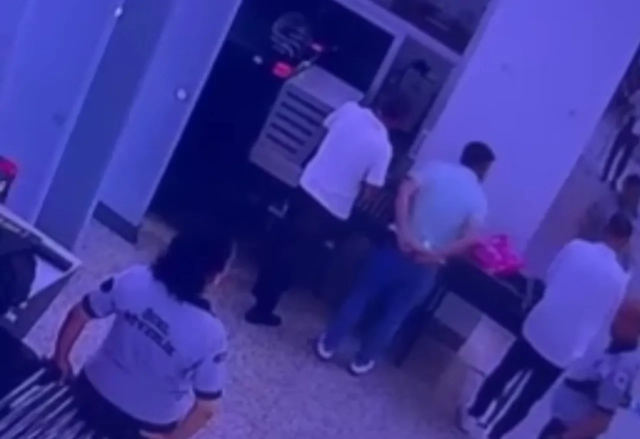 Adliyeye kalem şeklinde suikast silahıyla girmeye çalıştılar! X-ray'de son anda fark edildi