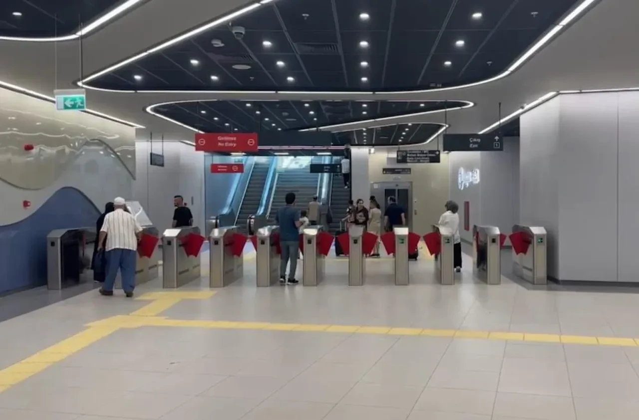 Bakan Uraloğlu duyurdu! Türkiye'nin en uzun ve hızlı metrosundan rekor