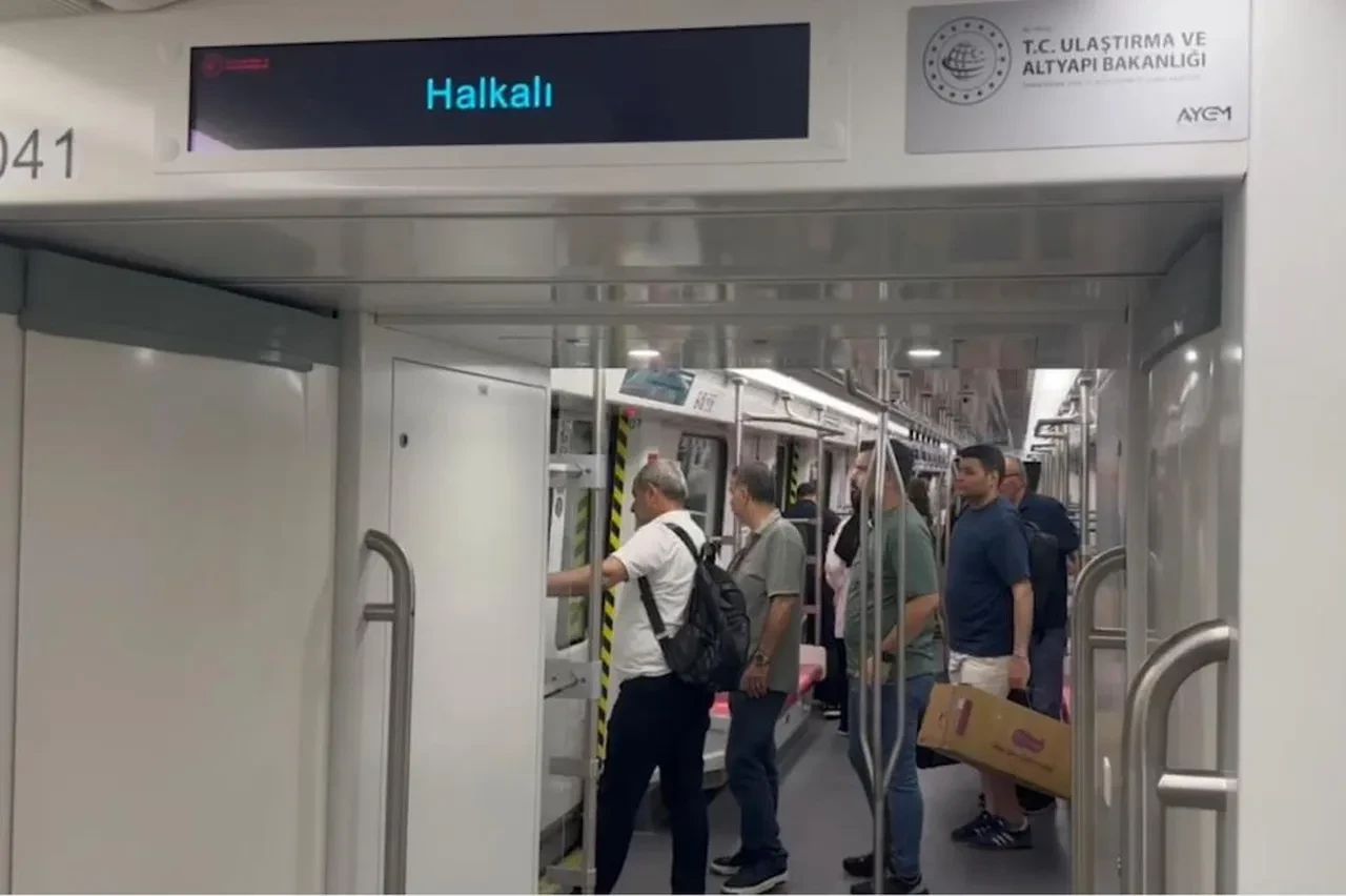 Bakan Uraloğlu duyurdu! Türkiye'nin en uzun ve hızlı metrosundan rekor