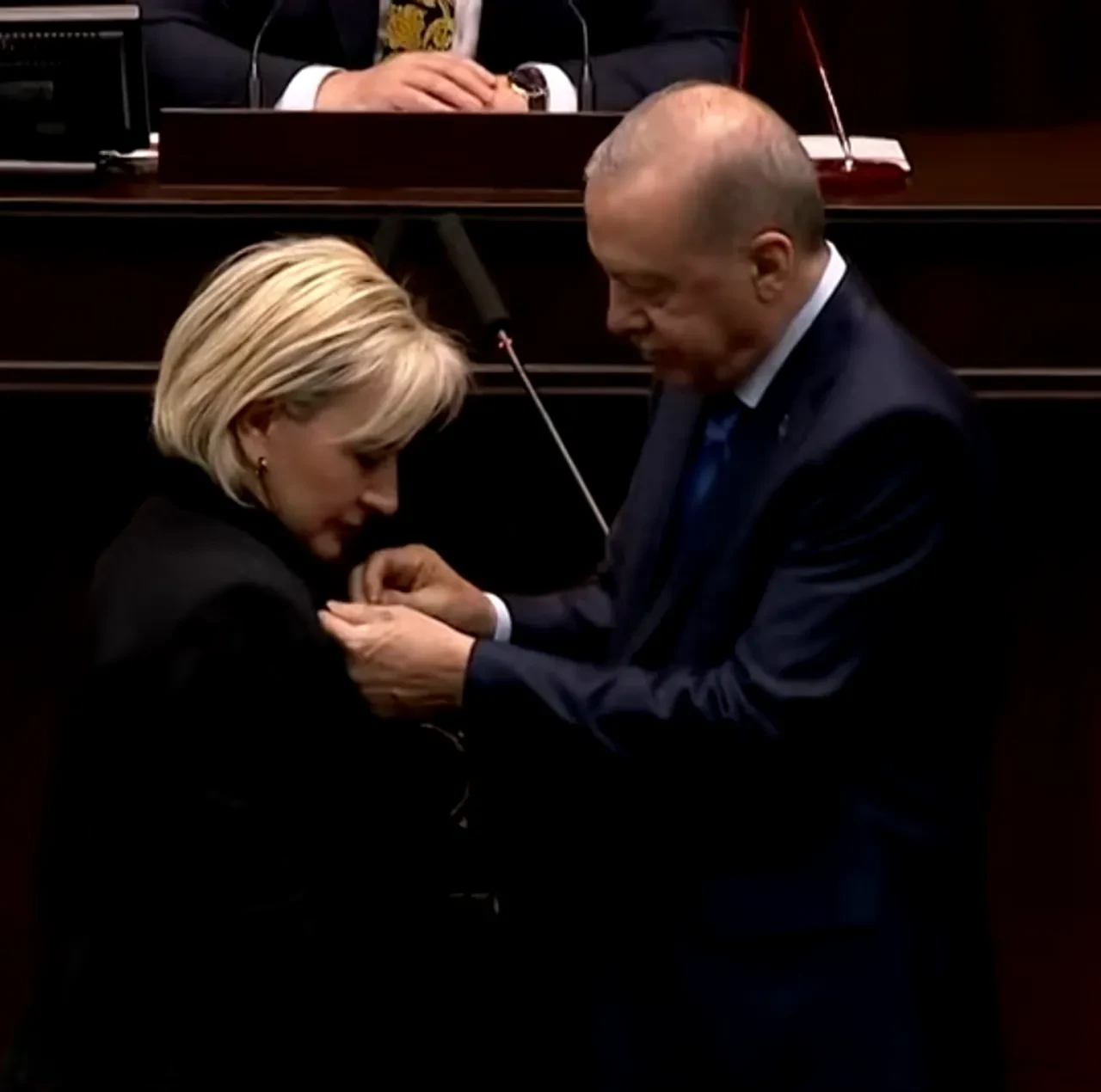 CHP’den istifa etmişti! Nimet Özdemir AK Parti'ye katıldı