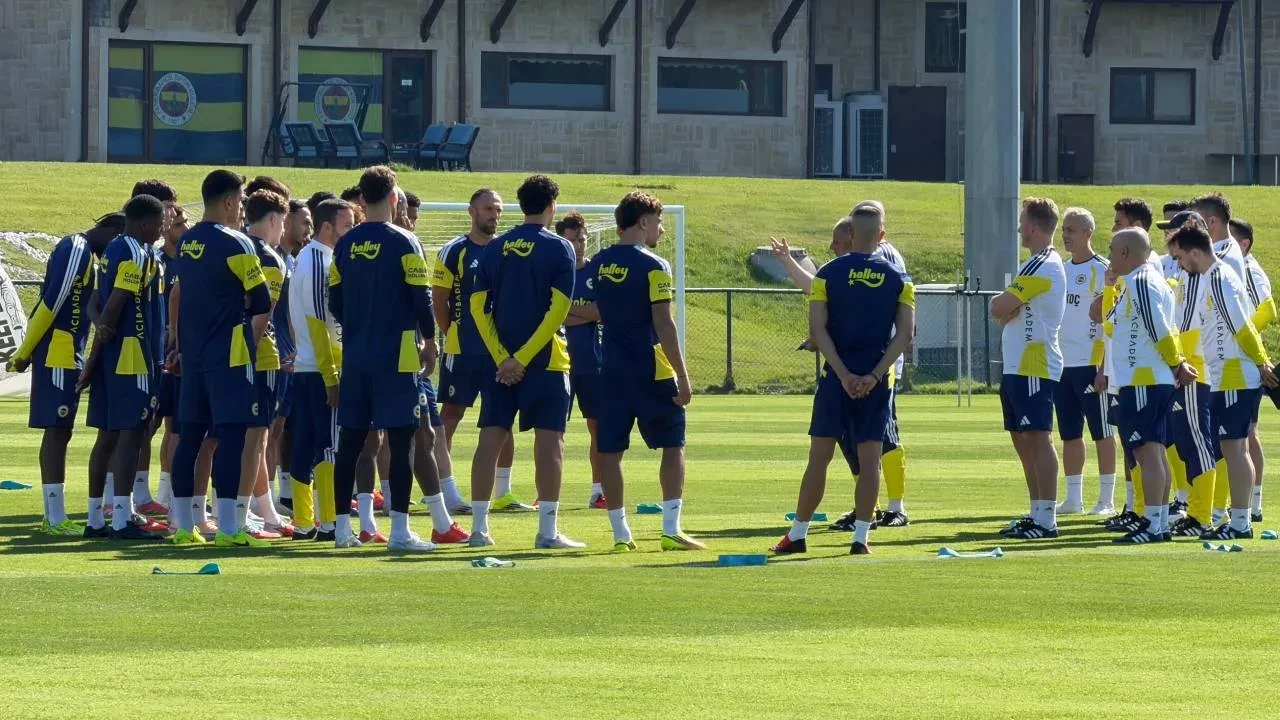 Fenerbahçe ilk antrenmanını yaptı! Yıldız oyuncu antrenmanda yer almadı