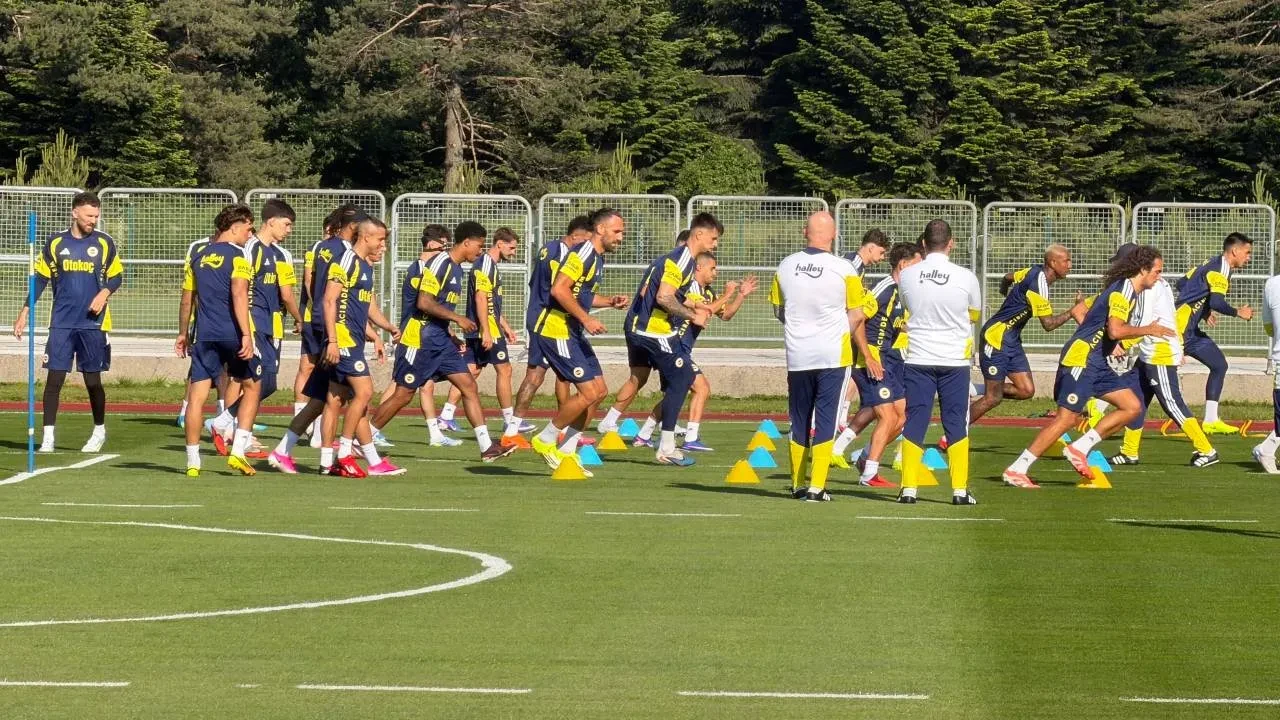 Fenerbahçe ilk antrenmanını yaptı! Yıldız oyuncu antrenmanda yer almadı