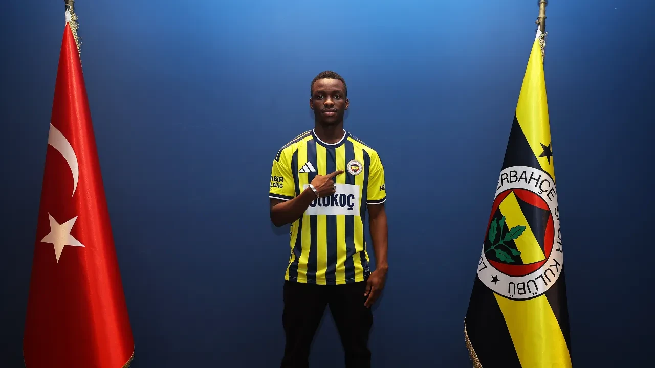 Fenerbahçe transferi resmen duyurdu! Amara Diouf 5 yıllık imza attı