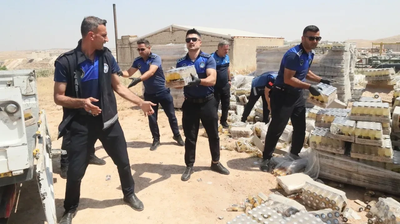 Gıda sahtekarlarına operasyon! Son kullanım tarihi geçmiş binlerce ürün imha edildi
