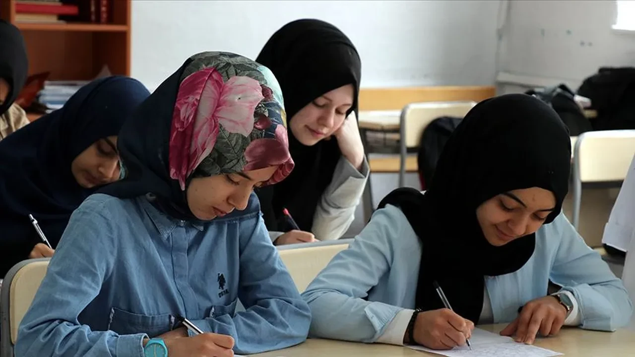 İmam hatip liselerinde yeni adım! MEB ve YÖK'ten ortak çalışma: Meslek dersleri branşlaşıyor