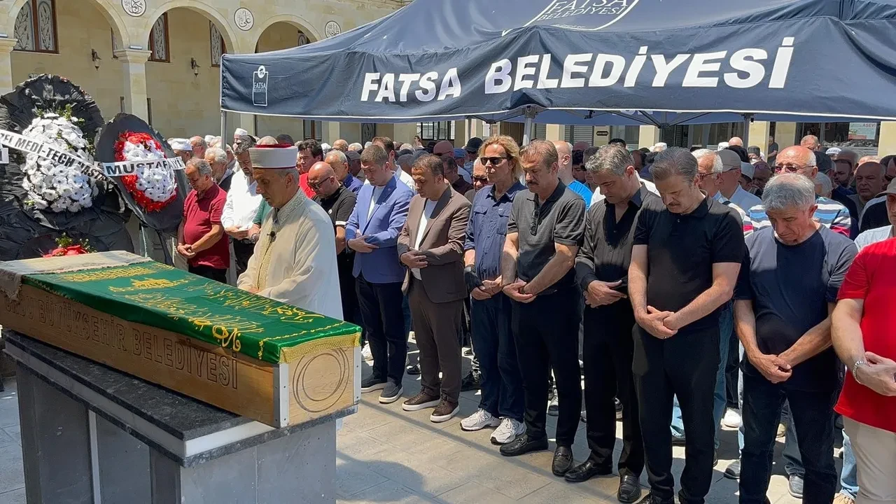 Kadir İnanır ve Soner Arıca'nın ağır vedası! Altun Arıca son yolculuğuna uğurlandı