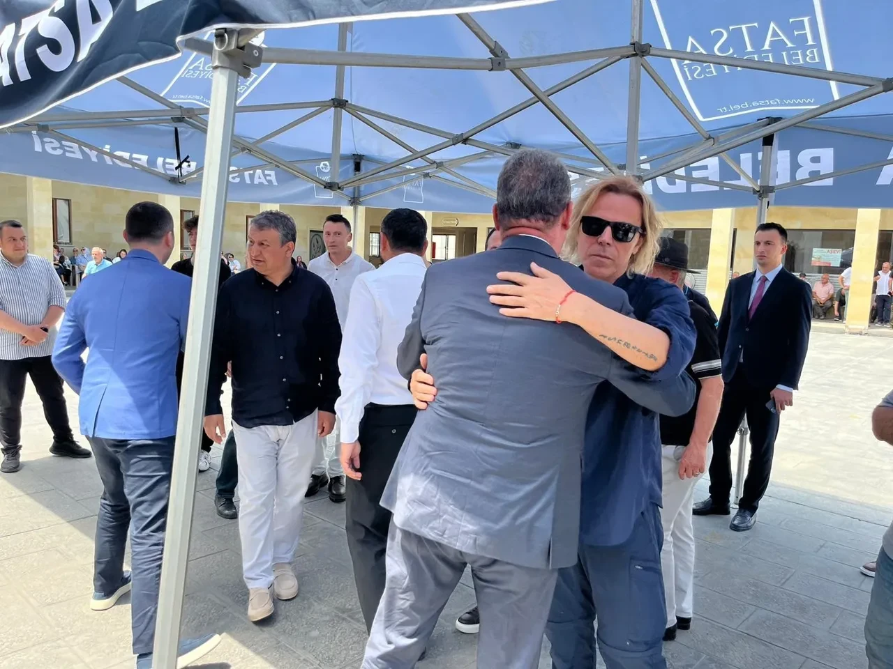 Kadir İnanır ve Soner Arıca'nın ağır vedası! Altun Arıca son yolculuğuna uğurlandı