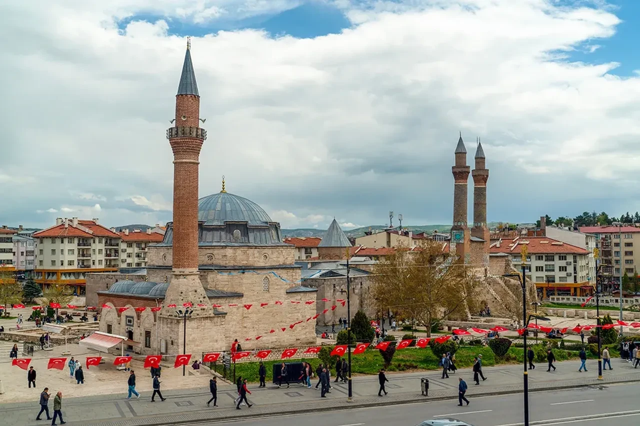 Önce Mardin sonra Trabzon şimdi de Sivas'ı tanıtacak dizi geliyor! Karakuyu sonunda onaylandı