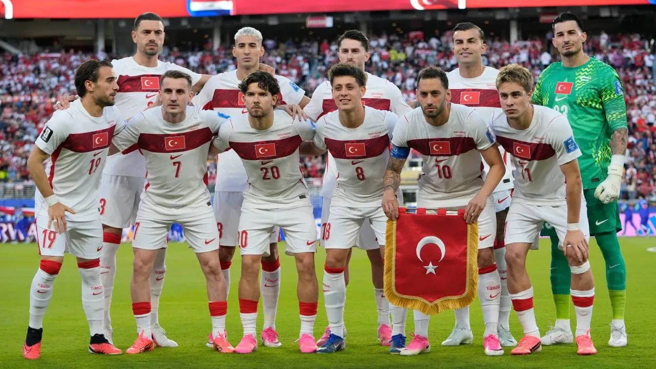 A Milli Takım Teknik Direktörü Vincenzo Montella'dan eleştirilerle ilgili açıklama! "Futbolcularımızın daha fazla saygıyı ve sevgiyi hak ettiklerini düşünüyorum"