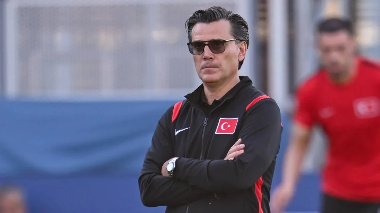 A Milli Takım Teknik Direktörü Vincenzo Montella'dan eleştirilerle ilgili açıklama! "Futbolcularımızın daha fazla saygıyı ve sevgiyi hak ettiklerini düşünüyorum"