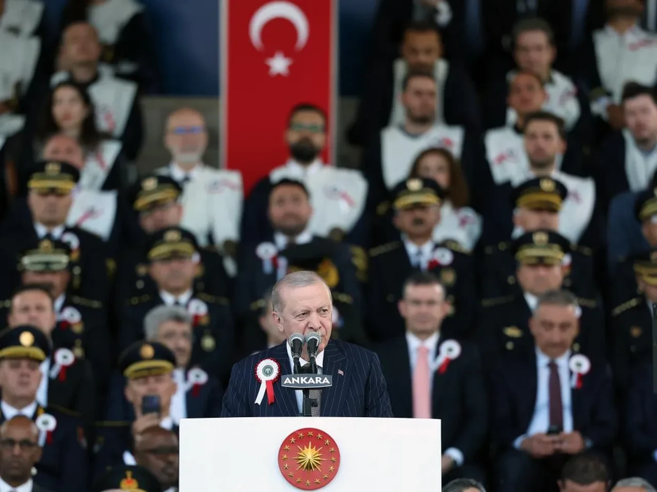 Cumhurbaşkanı Erdoğan genç polislere net mesaj verdi: 'Pusulanız vicdan, hedefiniz adalet olsun'