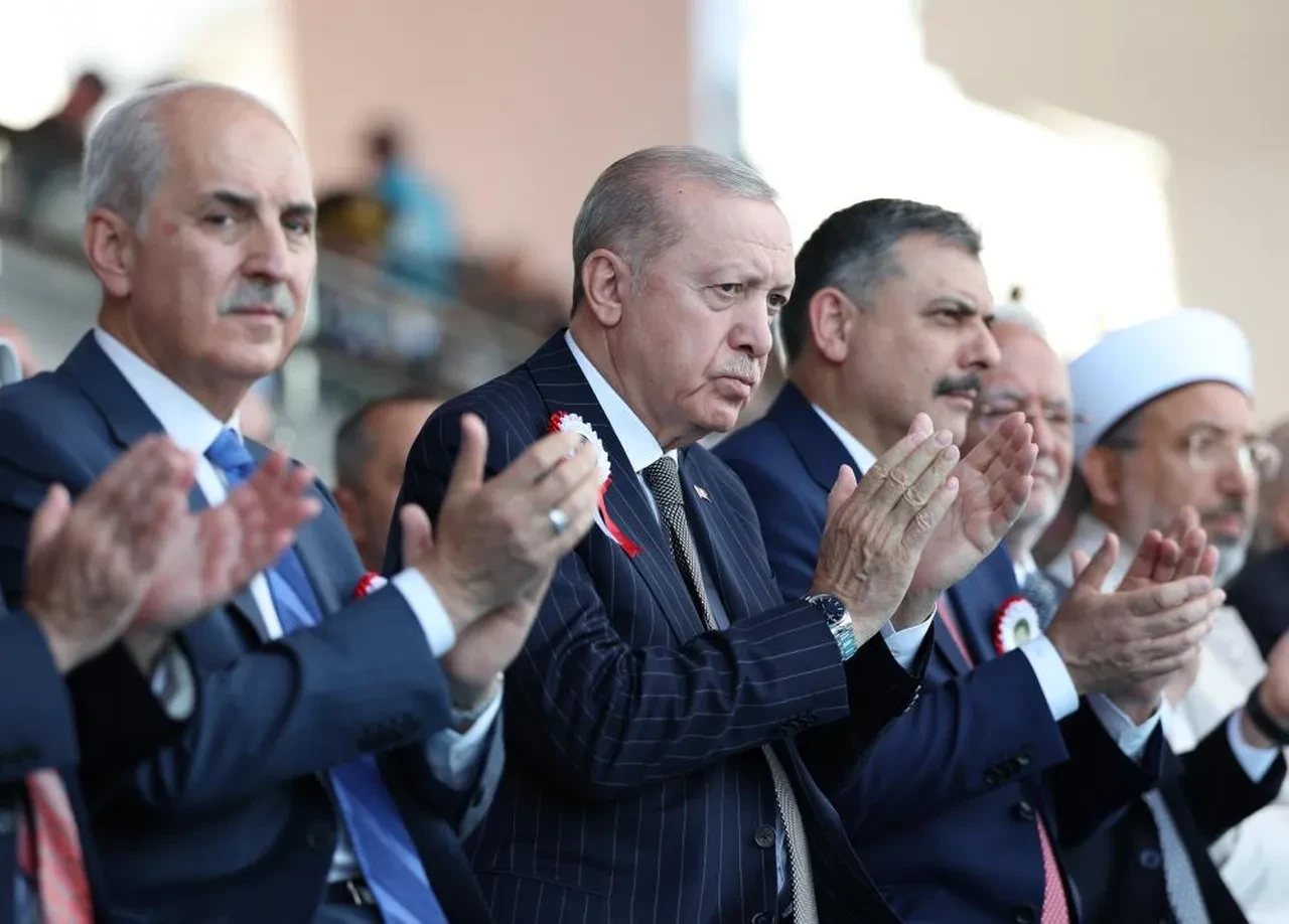 Cumhurbaşkanı Erdoğan genç polislere net mesaj verdi: 'Pusulanız vicdan, hedefiniz adalet olsun'