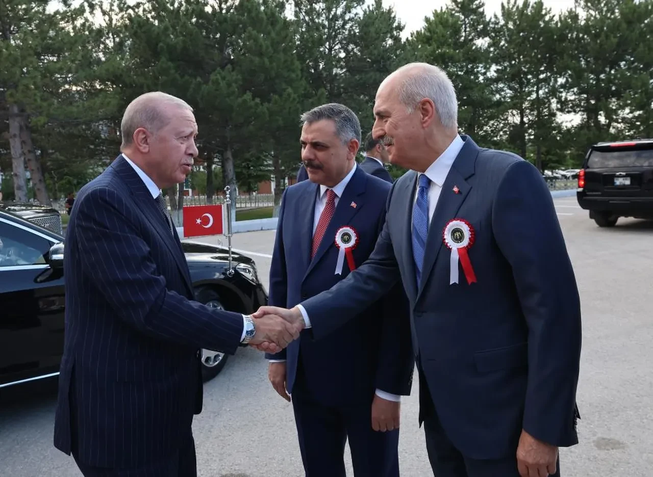 Cumhurbaşkanı Erdoğan genç polislere net mesaj verdi: 'Pusulanız vicdan, hedefiniz adalet olsun'