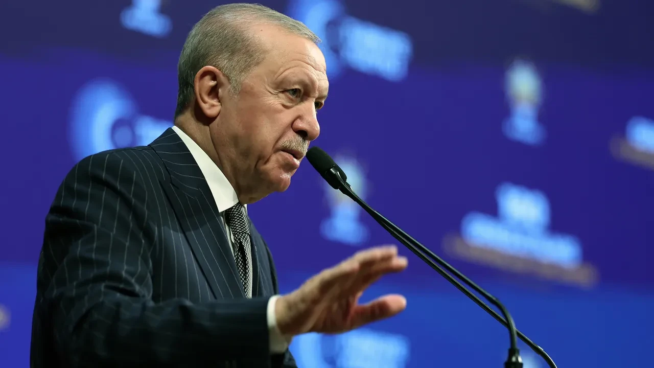 Cumhurbaşkanı Erdoğan'dan sosyal medyayı fenomen gibi kullanan belediye başkanlarına uyarı: Millete hizmet yerleri gösteri alanı değil