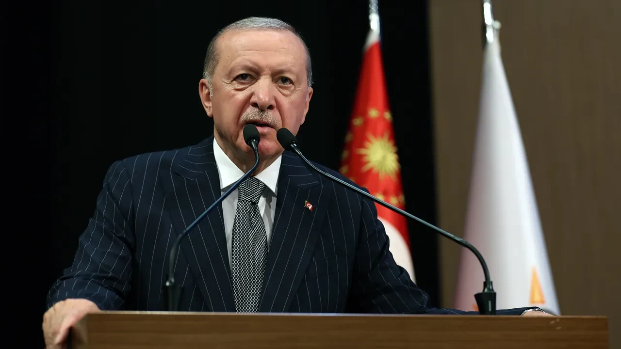 Cumhurbaşkanı Erdoğan'dan sosyal medyayı fenomen gibi kullanan belediye başkanlarına uyarı: Millete hizmet yerleri gösteri alanı değil