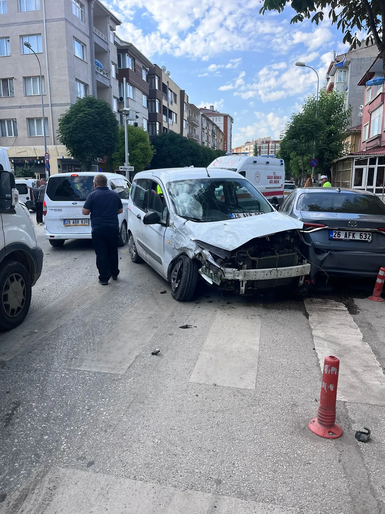 Eskişehir’de korkutan kaza: İşçi servisi hafif ticari araçla çarpıştı