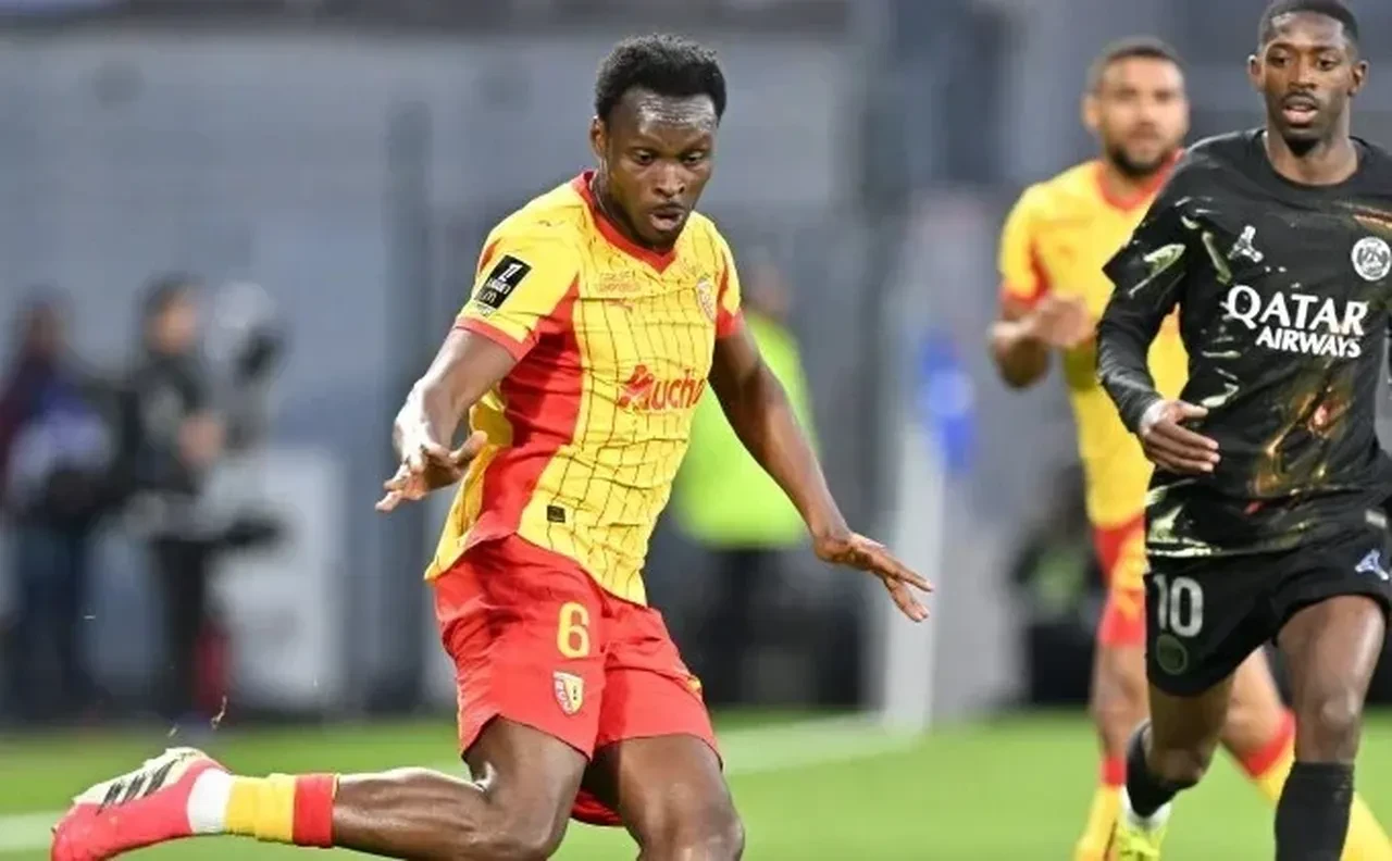 Galatasaray'dan savunmaya Avusturyalı duvar! Okan Buruk, Ligue 1'in parlayan yıldızı için devrede