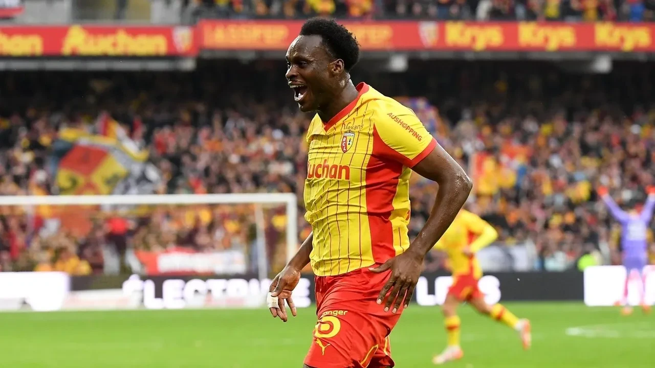 Galatasaray'dan savunmaya Avusturyalı duvar! Okan Buruk, Ligue 1'in parlayan yıldızı için devrede