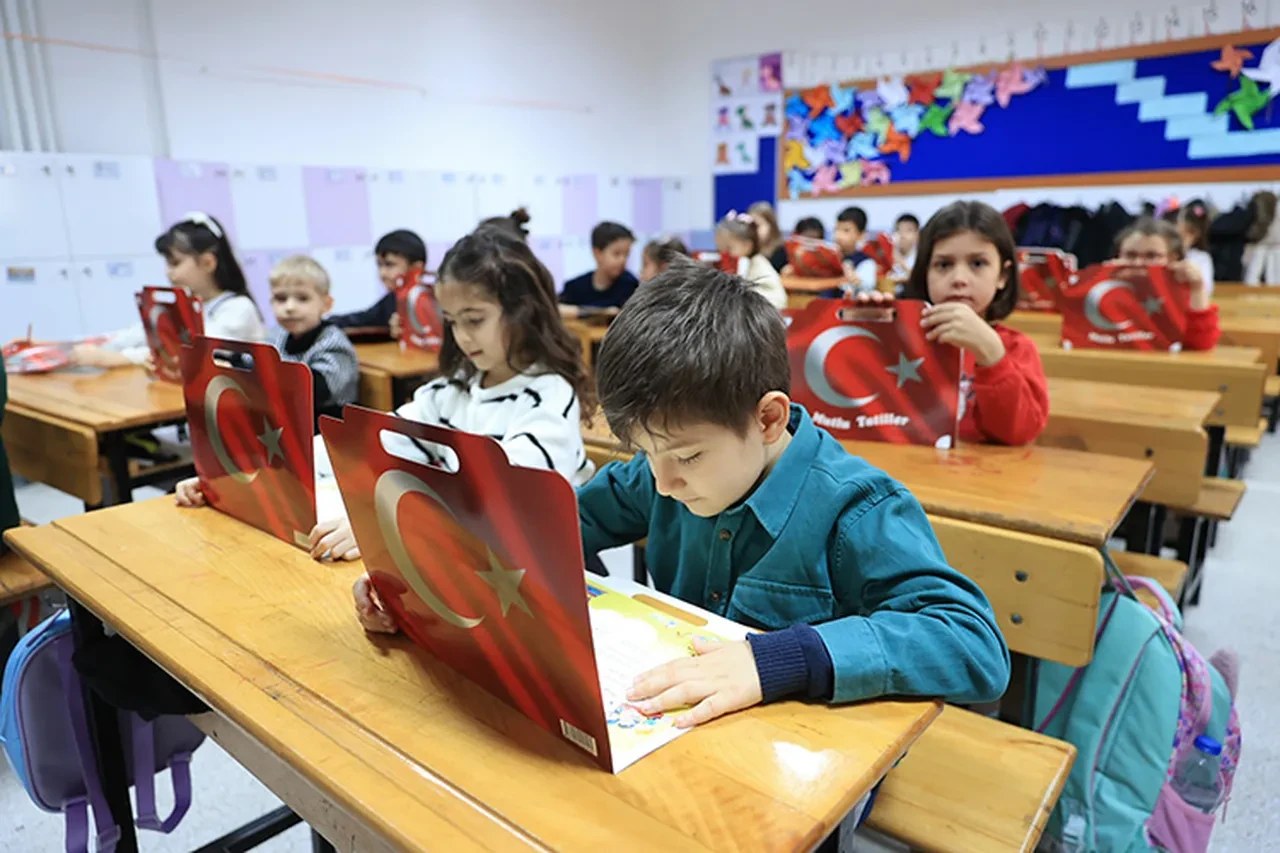Karneler ne zaman alınacak? Saat kaçta verilecek? Karne günü yarın mı? 