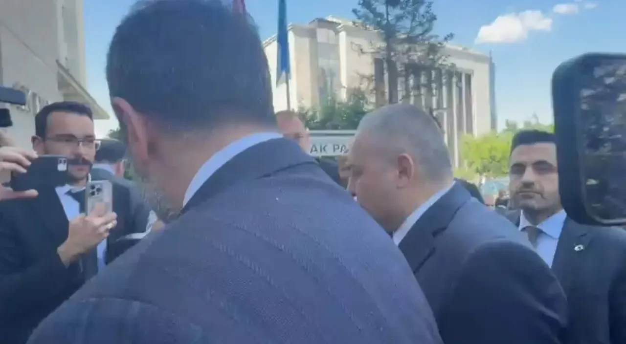 İki belediye başkanı daha AK Parti'ye geçiyor: Mesut Özarslan ve Rasim Arı, genel merkezdeler