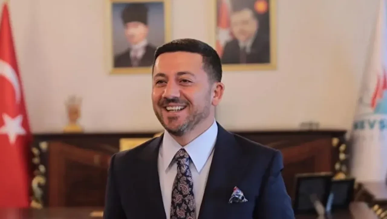 Rasim Arı nereli kaç yaşında? AK Parti’ye geçen Rasim Arı hangi ilin belediye başkanı?