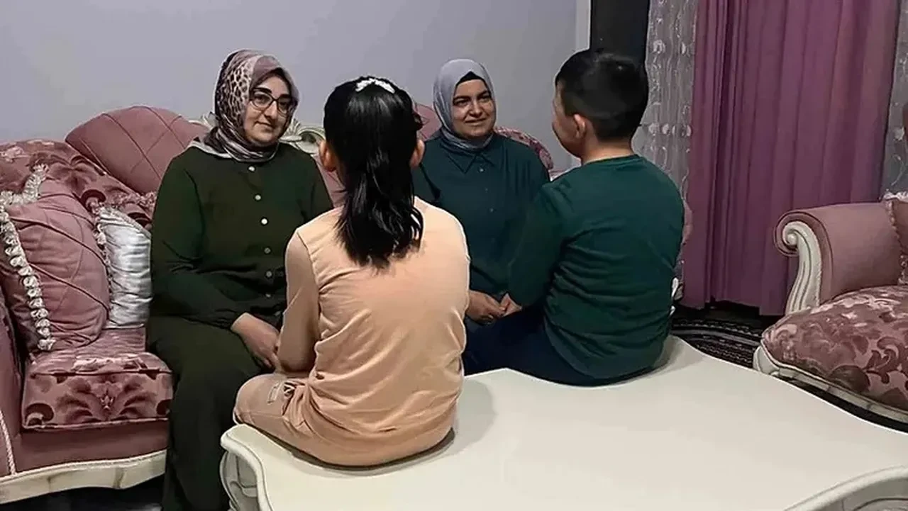 Savcılık fırça sapını silah saydı: Sınıfta çocuklara dehşeti yaşatan veliler için istenen ceza belli oldu