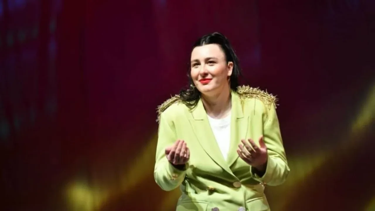 Yasemin Sakallıoğlu Düğün Şarkısı'yla sinemaya damga vurmaya hazırlanıyor! Komedinin sevilen isminden başrol sürprizi