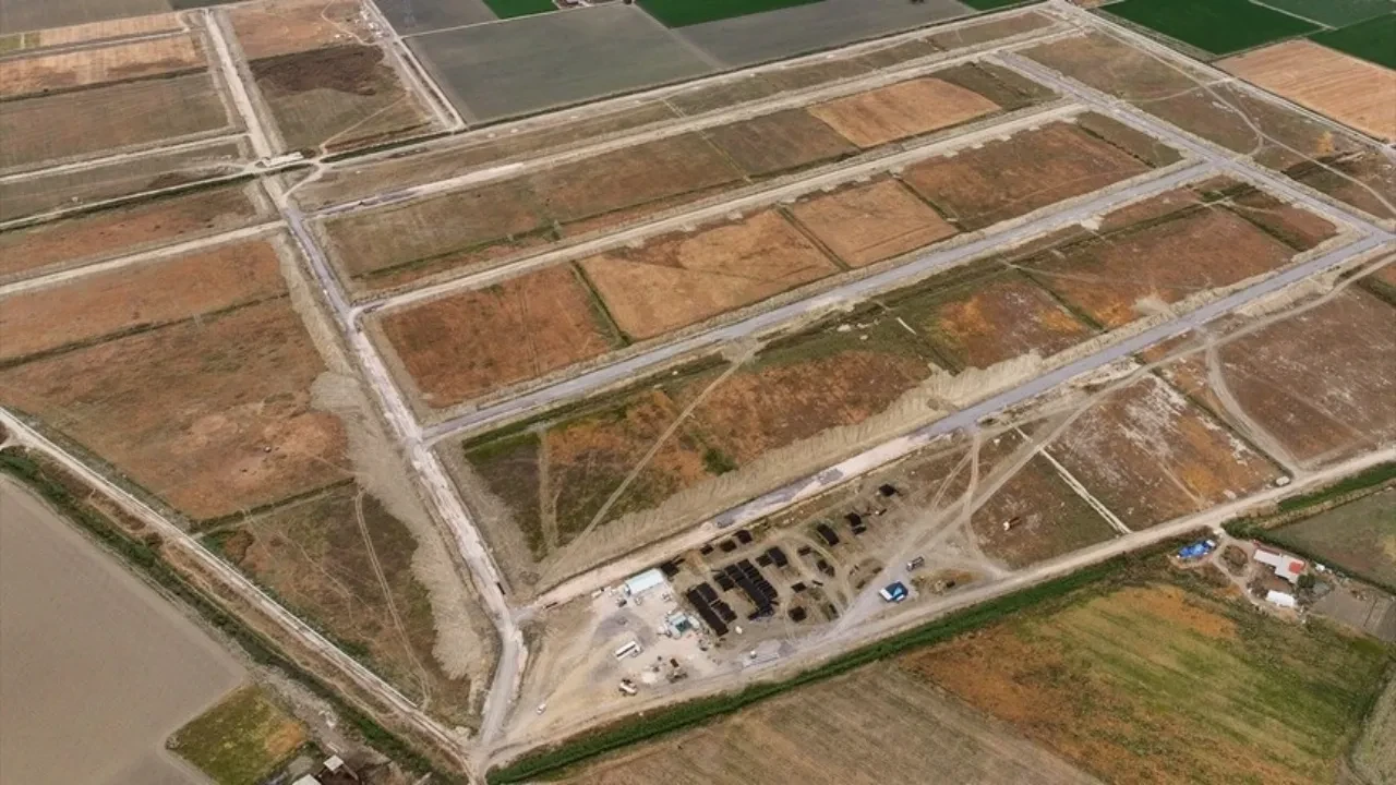 Yüksek duvar, tel çit, kameralar: İzmir’de yüksek güvenlikle üretilecek, ilaç ve kozmetik sektöründe kullanılacak