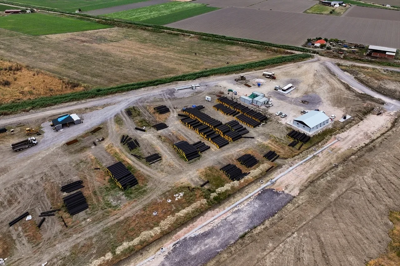 Yüksek duvar, tel çit, kameralar: İzmir’de yüksek güvenlikle üretilecek, ilaç ve kozmetik sektöründe kullanılacak