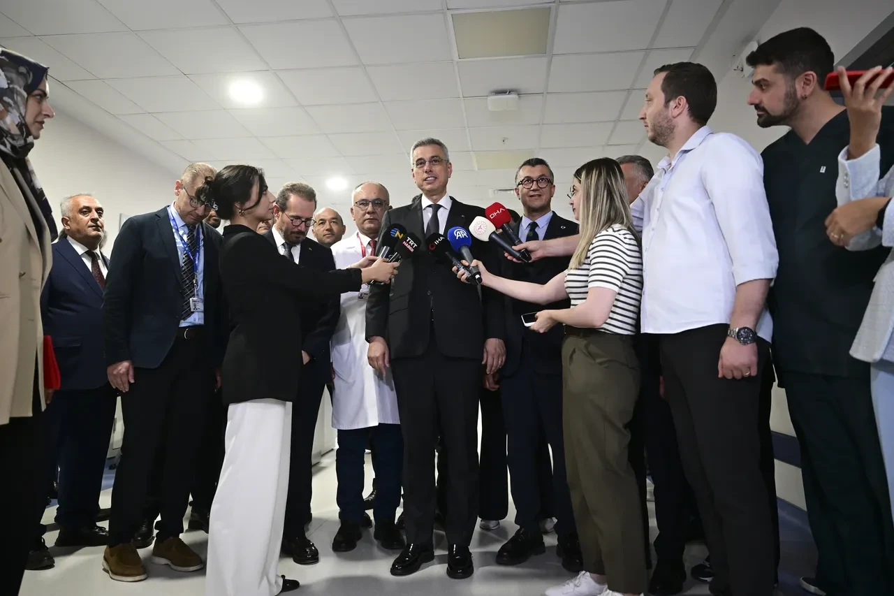 ASELSAN tarafından geliştirilen 'Lifeline HLM Kalp Akciğer Makinesi' ilk açık kalp ameliyatını başarıyla tamamladı