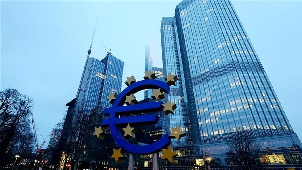 Euro Bölgesi'nde tüketicilerin kısa vadeli enflasyon beklentileri geriledi