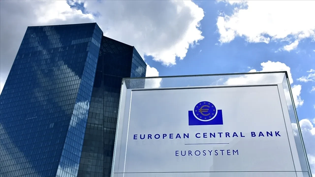 Euro Bölgesi'nde tüketicilerin kısa vadeli enflasyon beklentileri geriledi