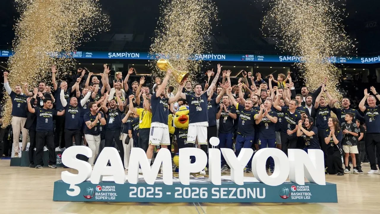 Fenerbahçe'de 4 ayrılık birden! Sarı-lacivertliler, veda eden isimleri duyurdu