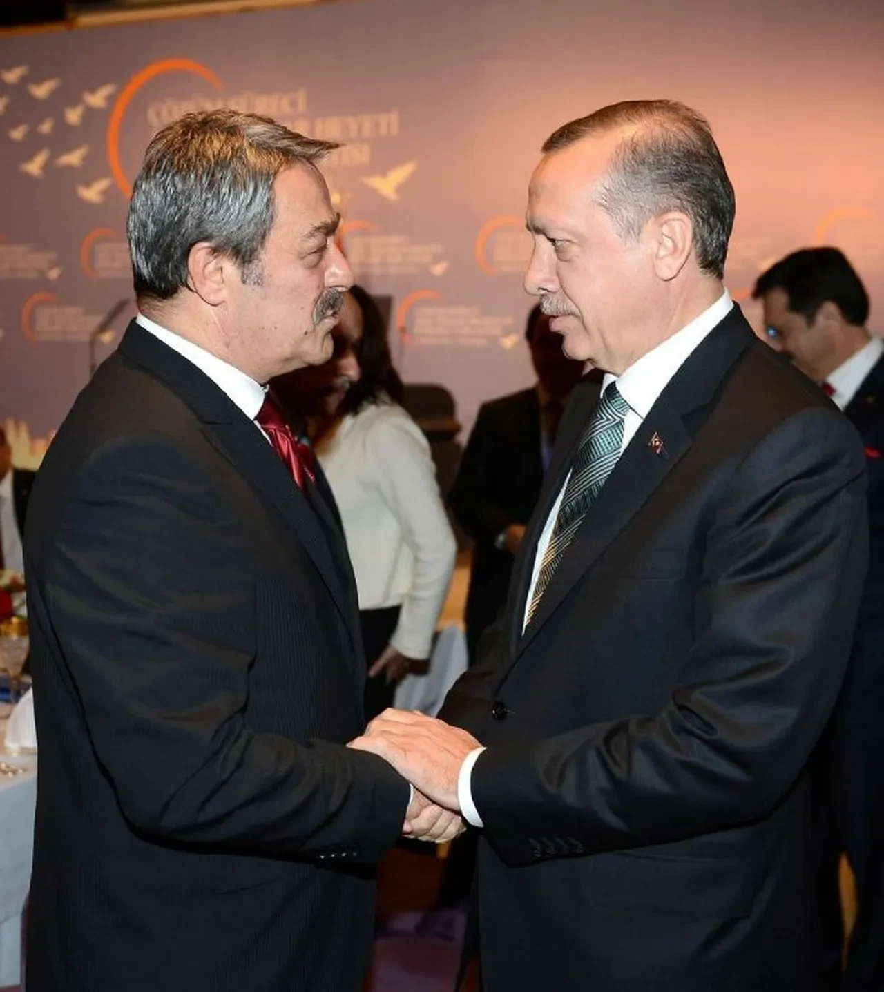 Kadir İnanır hayatını kaybetti: Yeşilçam'ın usta ismi uzun süredir tedavi görüyordu