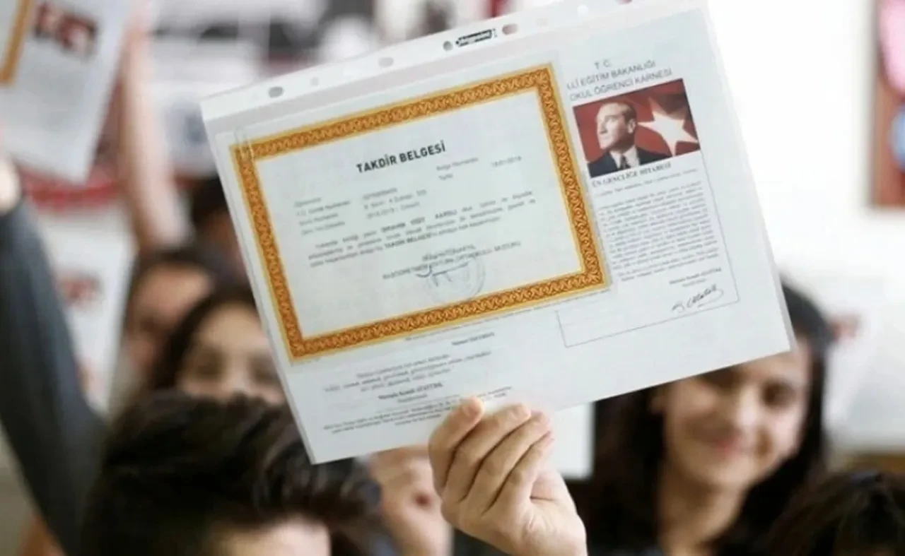 Karne tebrik mesajları! 2026 En güzel, kısa ve anlamlı karne tebrik, kutlama sözleri