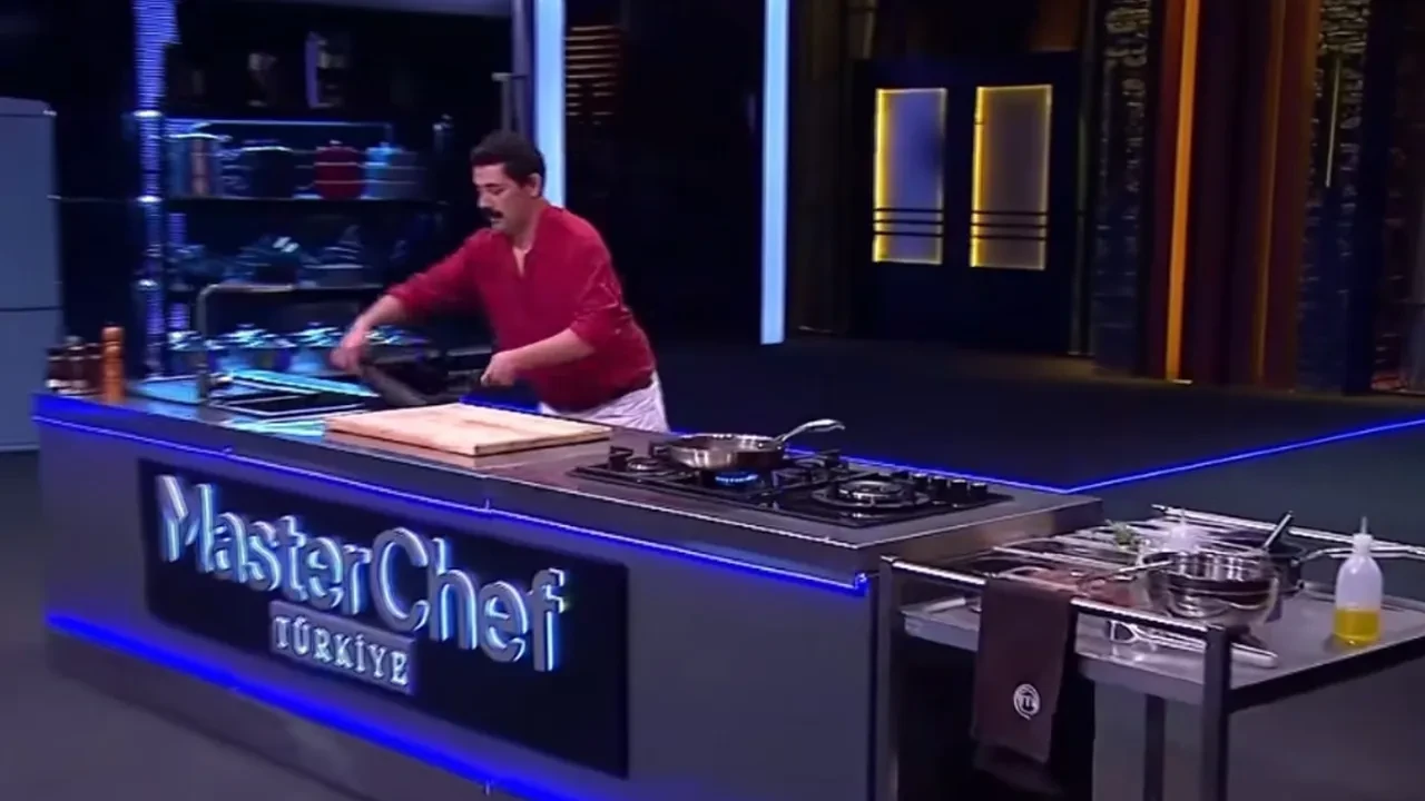 MasterChef’e damga vuran Sivaslı Hakan Beyoğlu kimdir, ne iş yapıyor ? Eşine yaptığı göndermeler sosyal medyanın diline fena düştü 