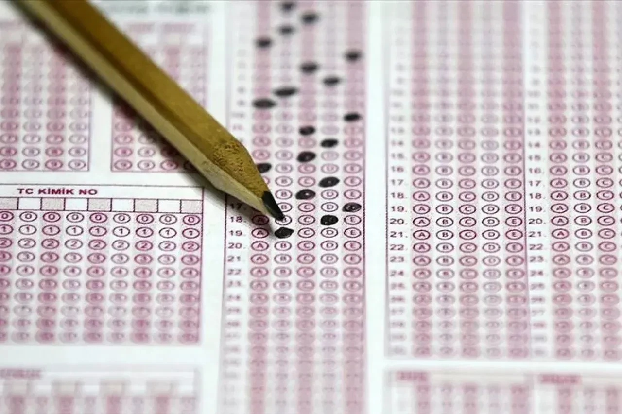 YKS sınavında yapay zeka skandalı! Kopya çekerken yakalanan genç kendini bakın nasıl savundu