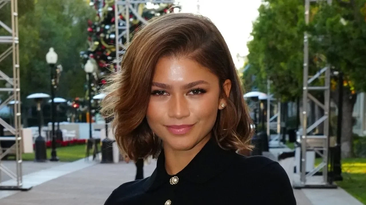 Zendaya'dan ezber bozan stil! Galaya 35 dolarlık ikinci el tişörtle çıktı 